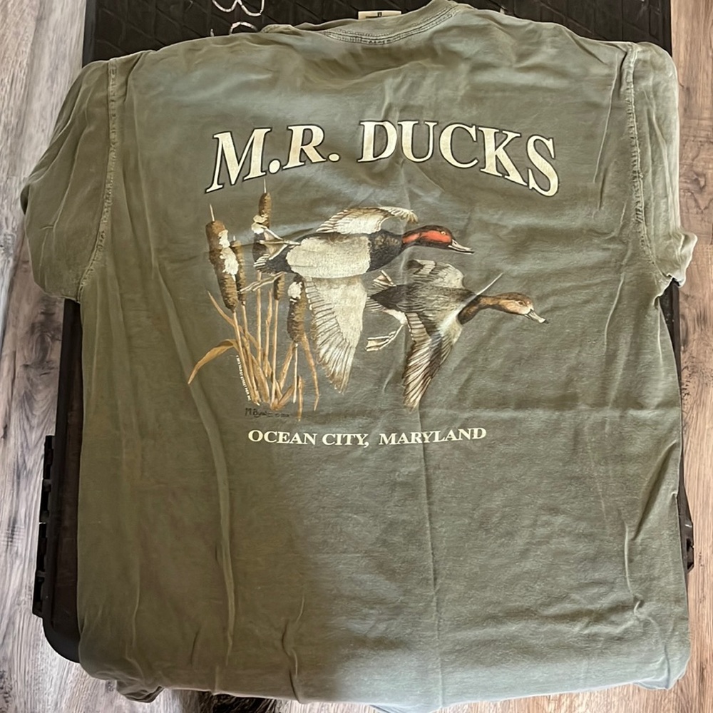 Green M.R. Ducks Tshirt. Medium pocket T